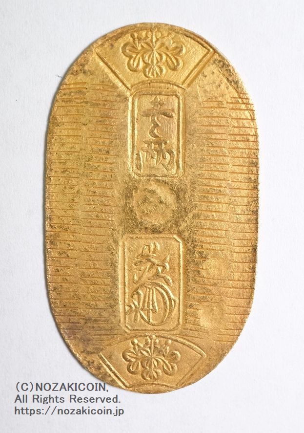 万延小判は万延元年～慶応3年(1860～1867)まで鋳造されました。品位は金574 / 銀426 量目3.3g です。小型で雛小判とも呼ばれます。鑑定書・桐箱付き。