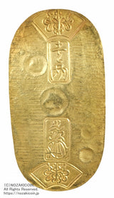 天保8年〜安政5年&nbsp;（1837～1858）に鋳造されました。金56.8%　銀43.2%　量目11.3g。裏の極印が保の字なので、保字小判ともいいます。鑑定書（令和7年7月1日）・桐箱付き。
