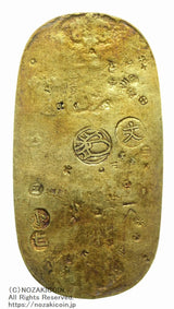 元文小判は元文元年～文政元年(1736～1818)まで鋳造されました。背に真書体の文の字の刻印があり真文小判とも呼ばれています。品位は金653 / 銀347 13.1g 鑑定書（令和7年11月18日）・桐箱付き。