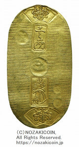 天保8年〜安政5年&nbsp;（1837～1858）に鋳造されました。金56.8%　銀43.2%　11.3g。裏の極印が保の字なので、保字小判ともいいます。鑑定書（令和7年12月16日）・桐箱付き。