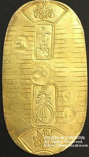 安政小判は安政6年（1859）に鋳造されました。  品位は金570 / 銀430 量目8.97g。  裏の極印が正の字なので、正字小判ともいいます。  鑑定書・桐箱付き。