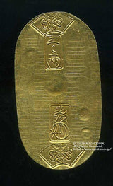 天保8年〜安政5年 （1837～1858）に鋳造されました。 金56.8%　銀43.2%　量目11.3g。 裏の極印が保の字なので、保字小判ともいいます。 鑑定書・桐箱付き。