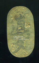 元文小判は元文元年～文政元年(1736～1818)まで鋳造されました。 背に真書体の文の字の刻印があり真文小判とも呼ばれています。 佐渡鋳の筋神刻印です。 品位は金653 / 銀347 量目13.00g です。 鑑定書・桐箱付き