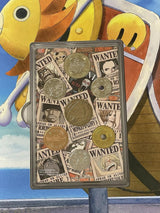 造幣局製ワンピース2022貨幣セット ブック型特製ケース入り 中央メダルの表面：物語の主人公であるモンキー・D・ルフィの「海軍発行公式手配書」 中央メダルの裏面：ルフィが結成した「麦わらの一味」のシンボルである「スカルマーク」80,000セット限定販売
