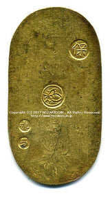 天保小判は天保8年〜安政5年 （1837～1858）に鋳造されました。 金56.8%　銀43.2%　量目11.2g。 裏の極印が保の字なので、保字小判ともいいます。 鑑定書・桐箱付き。