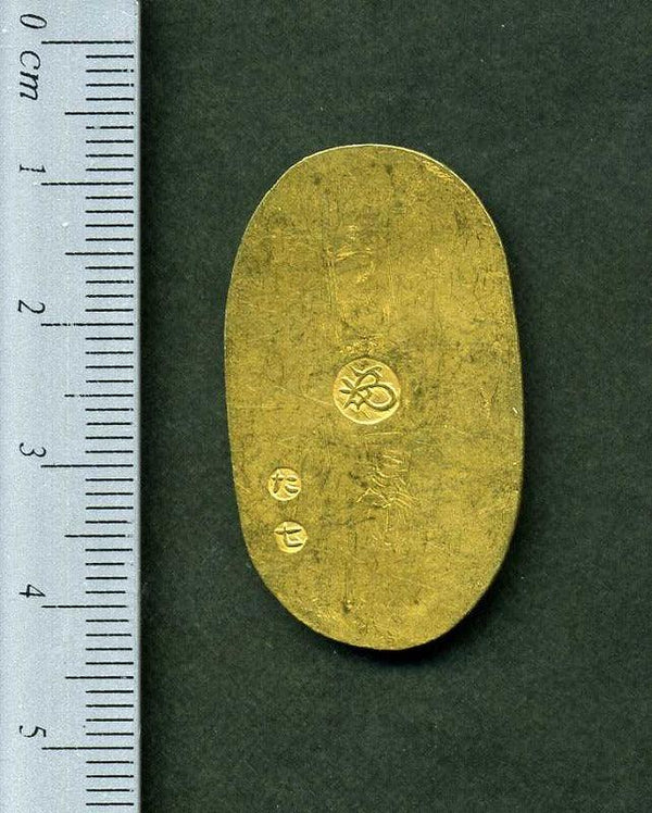 万延小判は万延元年～慶応3年(1860～1867)まで鋳造されました。  品位は金574 / 銀426 量目3.3g です。  小型で雛小判とも呼ばれます。  鑑定書・桐箱付き。