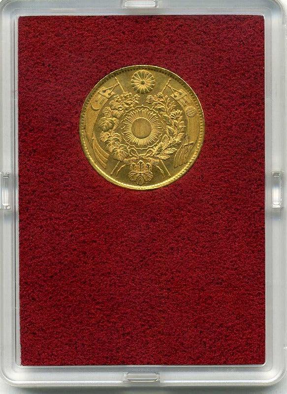 旧５円金貨 明治３年(1870) 直径 23.84mm 品位 金900 / 銅100 量目8.33g 化粧箱にはダメージがあります。 オークションのビニール袋無し