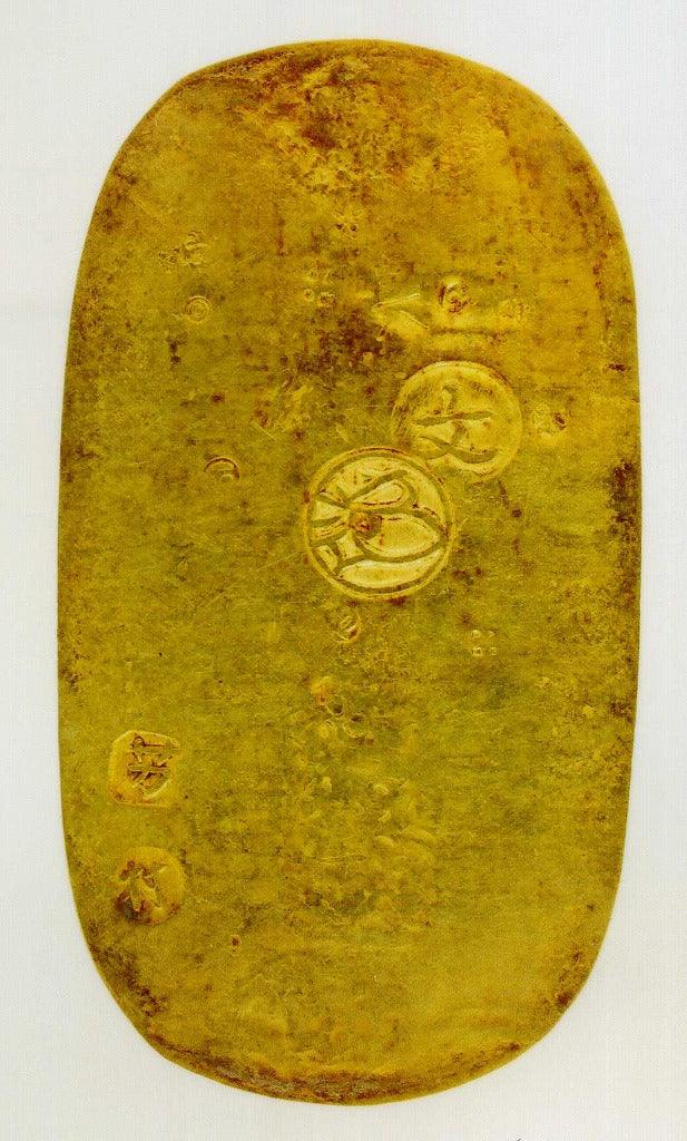 元文小判は元文元年～文政元年(1736～1818)まで鋳造されました。 背に真書体の文の字の刻印があり真文小判とも呼ばれています。 品位は金653 / 銀347 量目13.00g です。 鑑定書・桐箱付き。ヒビが有りますがとても良い色合いです。